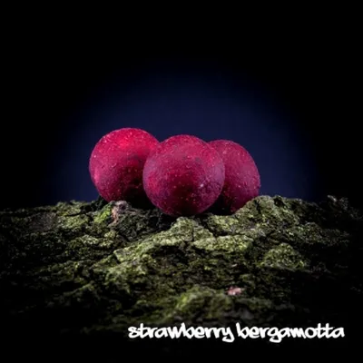 MASSIVE BAITS BOILIES STRAWBERRY BERGAMOTTA 18 MM TS003