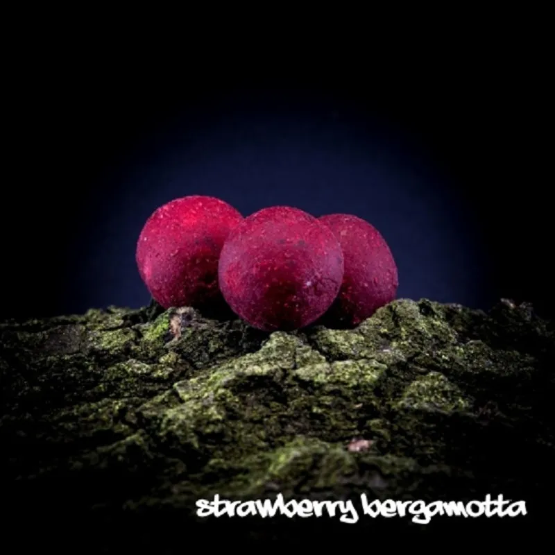 MASSIVE BAITS BOILIES STRAWBERRY BERGAMOTTA 18 MM TS003
