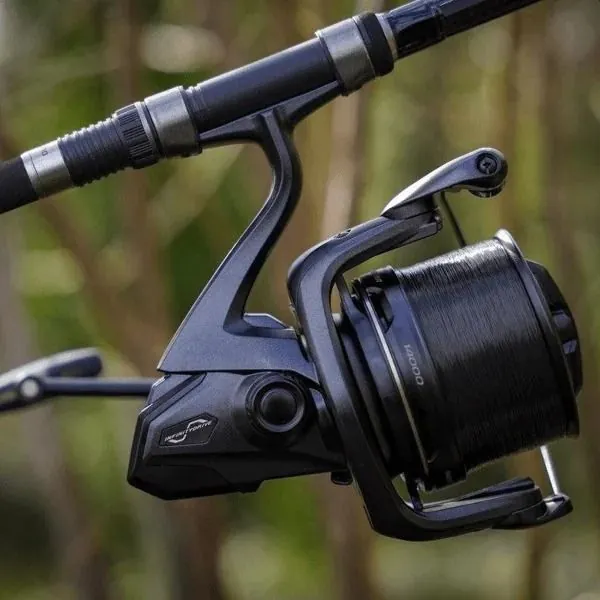 Carrete Shimano de largo alcance montado en caña